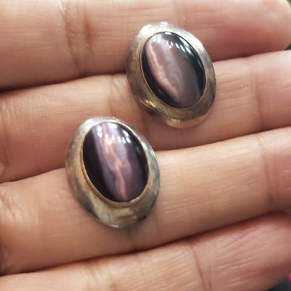 Jewelry - Vintage Sterling Silver Purple Cats Eye Earrings